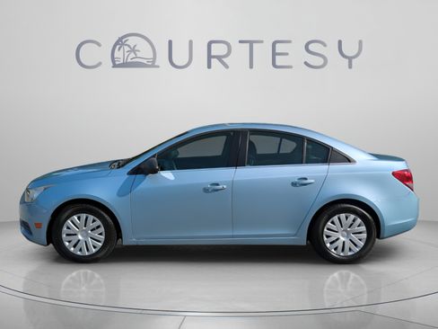 Used 2011 Chevrolet Cruze LS w/ Connectivity Package FWD image 4