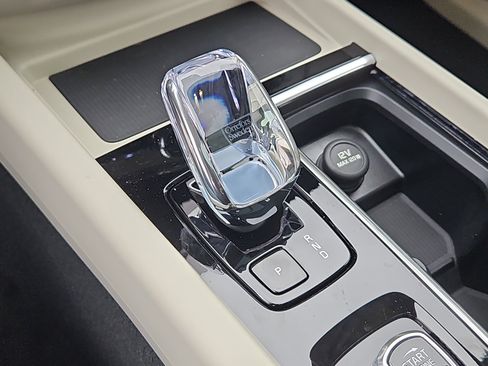 New 2026 Volvo XC60 B5 Ultra w/ Protection Package Premier image 19