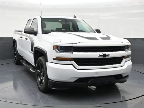 Used 2018 Chevrolet Silverado 1500 Custom w/ Custom Value Package image 7