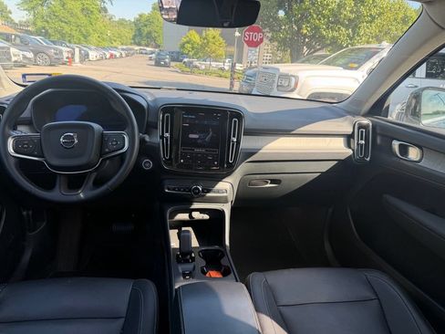 Used 2025 Volvo XC40 B5 Core AWD/4WD image 5