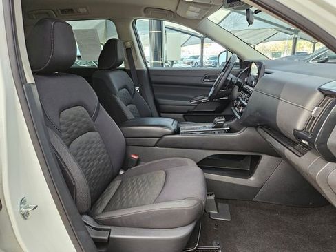 Used 2024 Nissan Pathfinder SV image 25