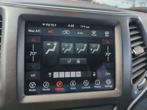 Used 2022 Jeep Cherokee Trailhawk AWD/4WD image 16