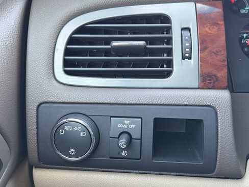 Used 2012 Chevrolet Suburban LTZ RWD image 21