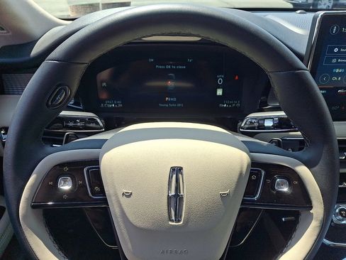 Certified 2025 Lincoln Corsair AWD image 19
