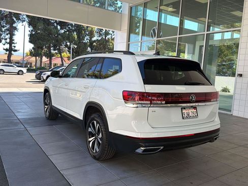 Certified 2024 Volkswagen Atlas SE FWD image 3