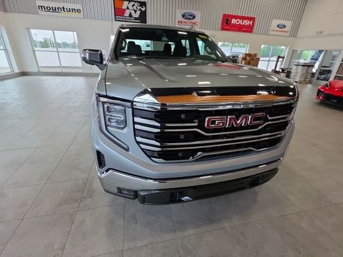Used 2025 GMC Sierra 1500 SLT AWD/4WD image 5