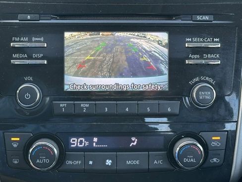 Used 2015 Nissan Altima 2.5 SV w/ Convenience Package image 32