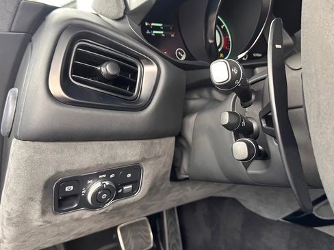 Used 2022 Aston Martin V8 Vantage Coupe image 13