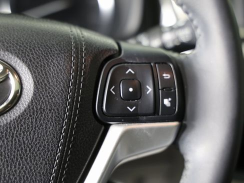 Used 2016 Toyota Highlander XLE image 17