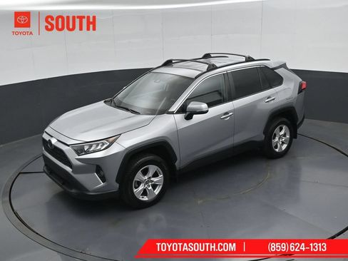 Used 2021 Toyota RAV4 XLE AWD/4WD image 47