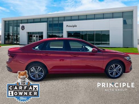 Used 2023 Volkswagen Jetta SE w/ Panoramic Sunroof Package FWD image 5
