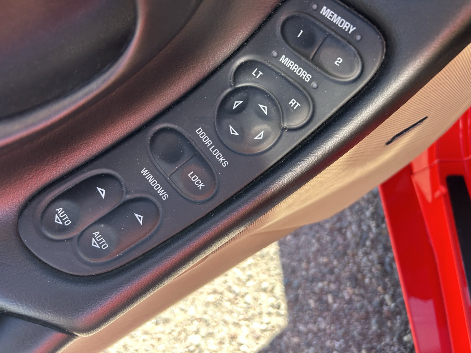 Used 2004 Chevrolet Corvette Convertible w/ Preferred Equipment Group RWD image 15