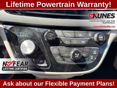 Used 2023 Chrysler Pacifica Touring-L FWD image 20