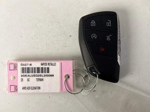 Used 2025 GMC Terrain Elevation w/ Elevation Premium Package AWD/4WD image 10