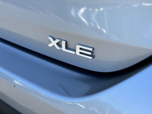 Used 2024 Toyota Highlander XLE image 10