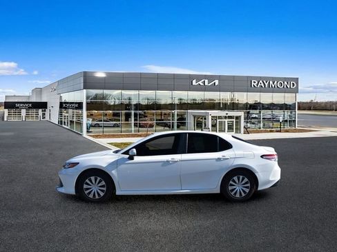 Used 2018 Toyota Camry FWD image 6