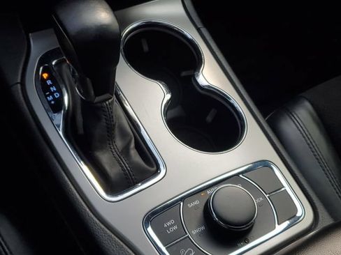 Used 2020 Jeep Grand Cherokee Altitude AWD/4WD image 29
