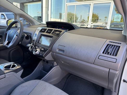 Used 2014 Toyota Prius V Three image 18