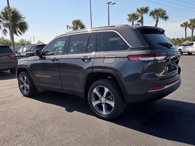 New 2026 Jeep Grand Cherokee Limited w/ Luxury Tech Group II RWD image 5