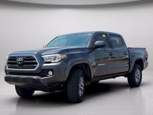 Used 2018 Toyota Tacoma SR5 RWD image 18