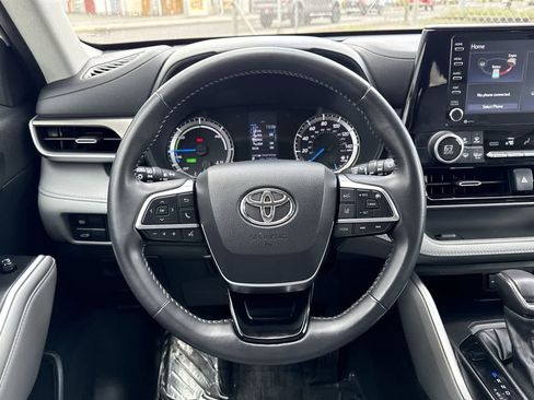 Used 2021 Toyota Highlander LE image 17