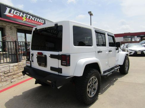Used 2014 Jeep Wrangler Unlimited Rubicon w/ Connectivity Group AWD/4WD image 4