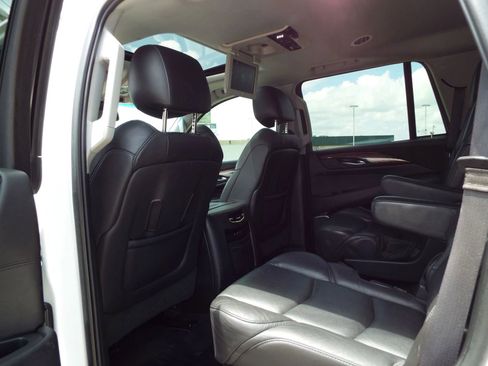 Used 2017 Cadillac Escalade Premium Luxury w/ LPO, Radiant Package image 22