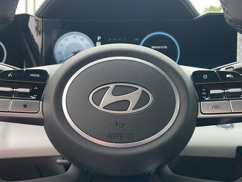 New 2025 Hyundai Elantra Limited image 23