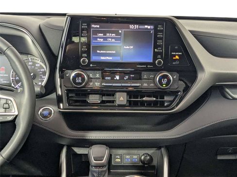 Used 2022 Toyota Highlander XLE image 43