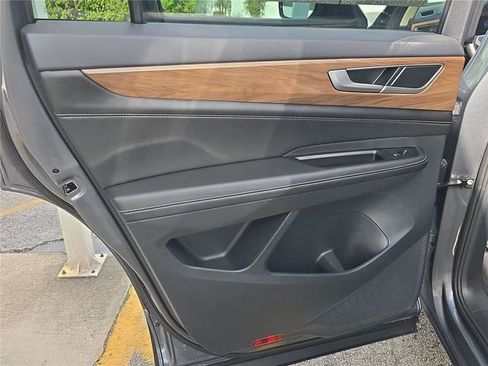 Used 2025 Volkswagen Atlas SE image 13