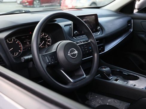 Used 2024 Nissan Rogue SV FWD image 14