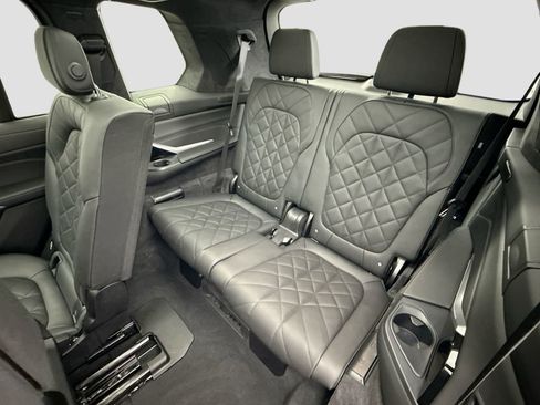 Certified 2025 BMW X7 xDrive40i w/ Executive Package image 22