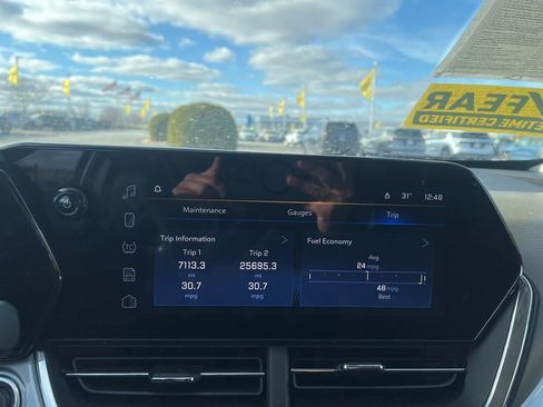 Used 2025 Chevrolet Trax LT image 17