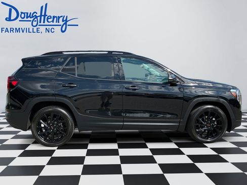 Used 2024 GMC Terrain SLT w/ Infotainment Package II FWD image 6