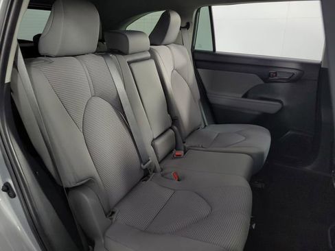 Used 2022 Toyota Highlander L image 17
