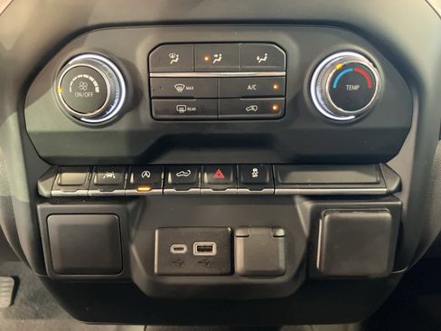 Used 2024 Chevrolet Silverado 1500 Custom image 17