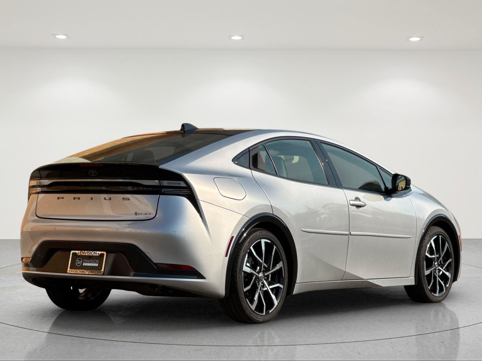 Used 2025 Toyota Prius Plug-In Hybrid FWD image 6