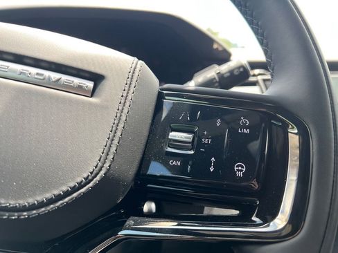 New 2026 Land Rover Range Rover Velar Dynamic SE image 13