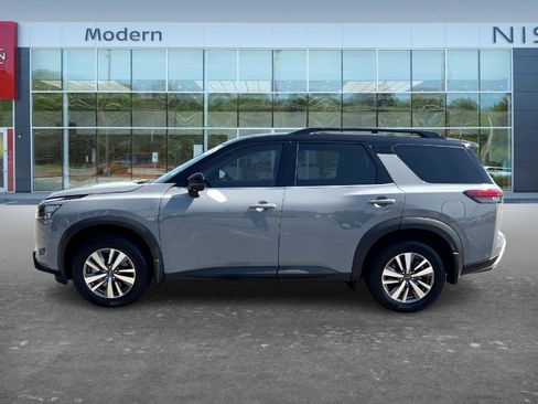 Certified 2025 Nissan Pathfinder SL FWD image 8