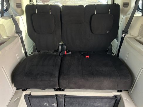 Used 2012 Dodge Grand Caravan SE image 18