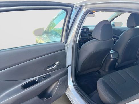 Used 2021 Hyundai Elantra SEL FWD image 14