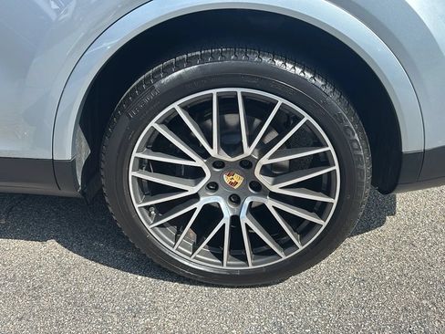 Used 2020 Porsche Cayenne AWD/4WD image 28