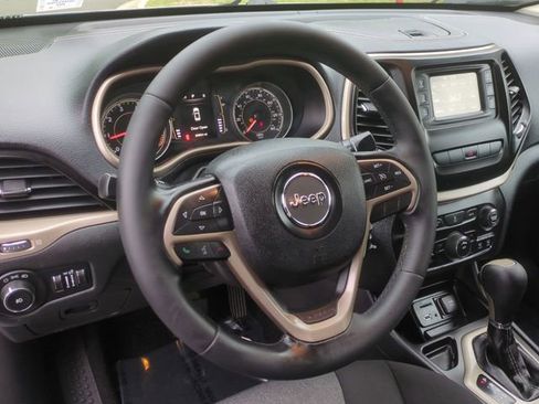 Used 2014 Jeep Cherokee Latitude FWD image 31