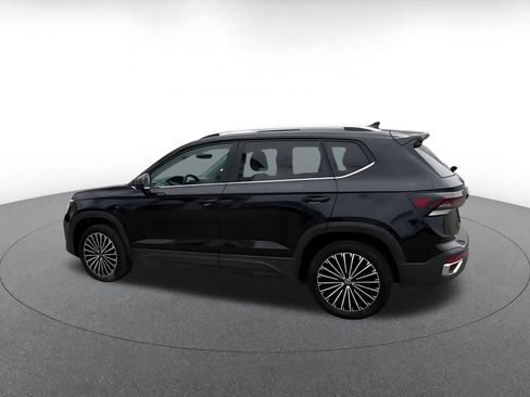 Used 2025 Volkswagen Taos SE FWD image 10
