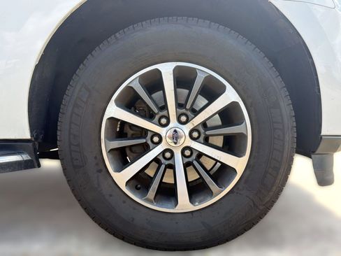 Used 2018 Ford Expedition Max XLT w/ Equipment Group 202A AWD/4WD image 12