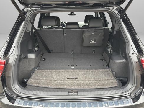 Used 2022 Volkswagen Tiguan SE R-Line image 29