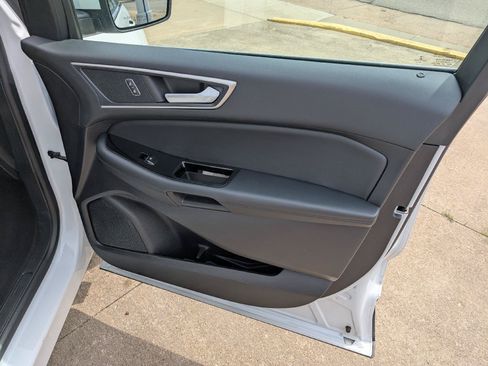 Used 2020 Ford Edge SEL AWD/4WD image 16
