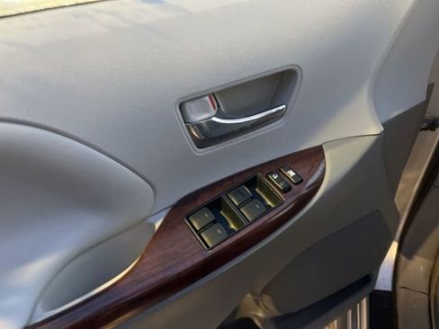 Used 2014 Toyota Sienna Limited image 15