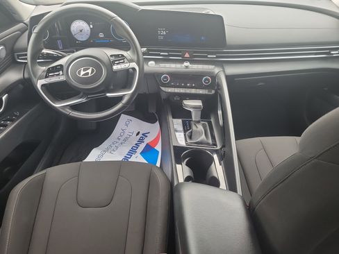 Used 2025 Hyundai Elantra SEL FWD image 15