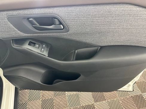Used 2023 Nissan Rogue S AWD/4WD image 19